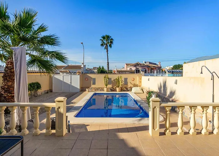 House With Private Pool Alpstuga