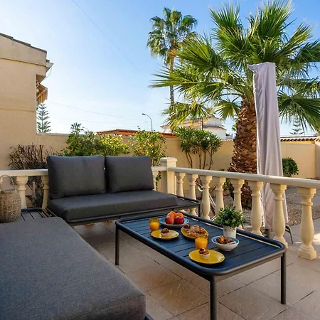 House With Private Pool *