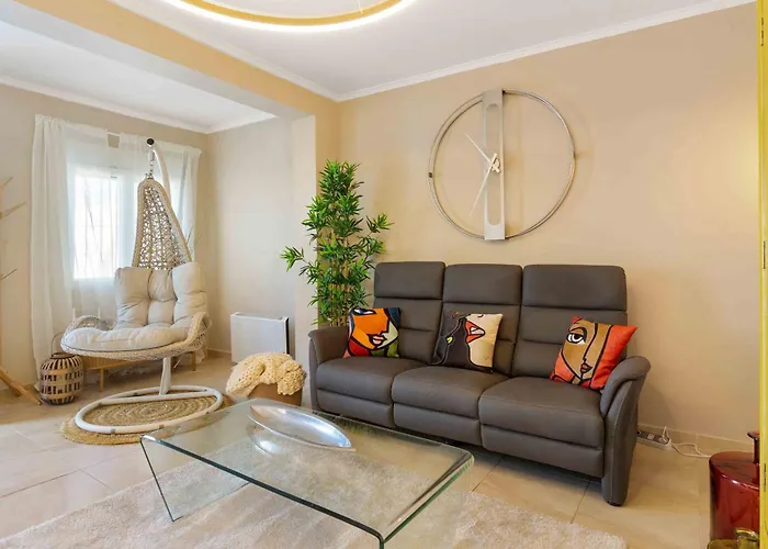 House With Private Pool *