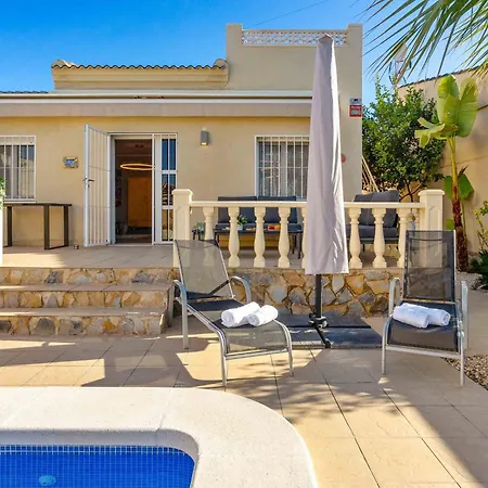 House With Private Pool Alpehytte