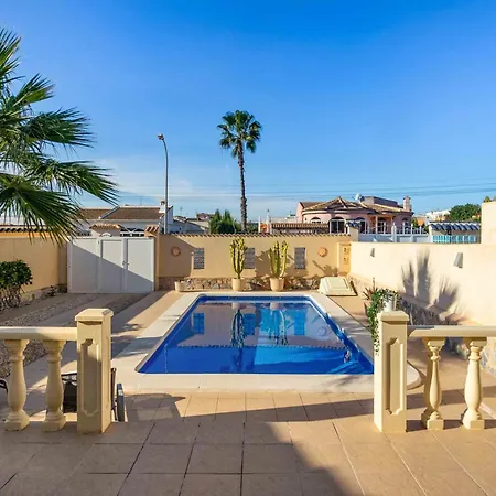 House With Private Pool Alpehytte